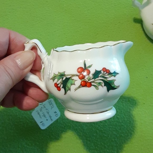 Cup of Christmas Tea sugar and cream - Picture 2 of 8